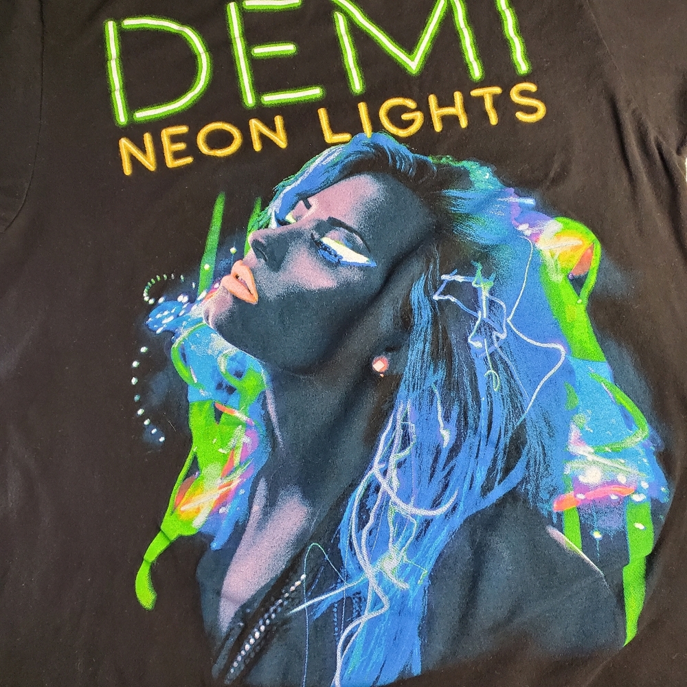 2014 Demi Lovato Neon Lights Concert T Shirt sz Medium